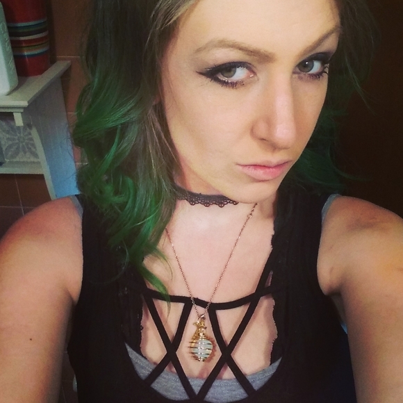 Meet your Posher, Chloe - Picture 2 of 2